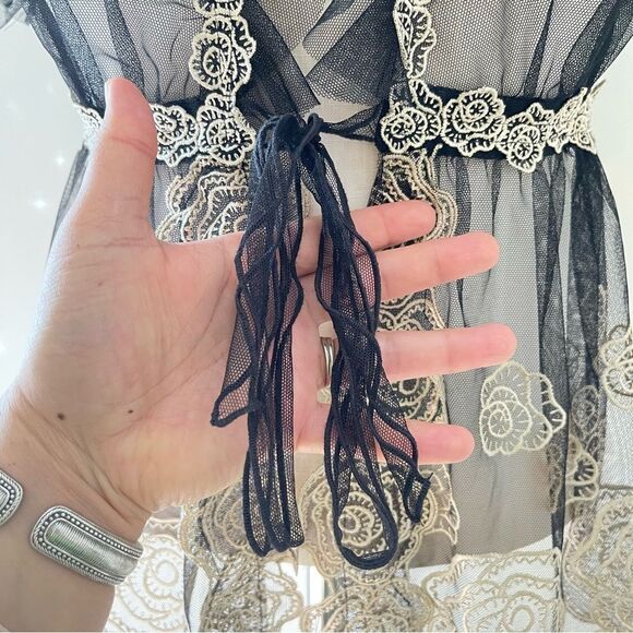 Anna Sui black Mesh embroidered ruffle top size 8 preowned RARE cottagecore - Picture 5 of 9